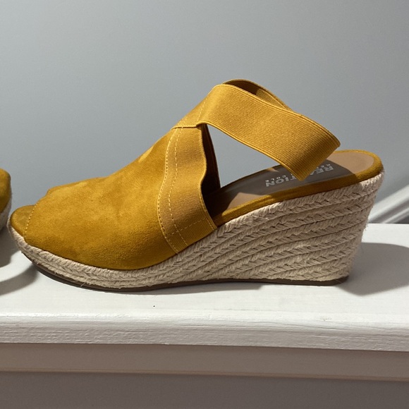 Kenneth Cole Reaction Carrie Espadrilles Wedges worn once mustard gold 💕 Size 9 - Picture 4 of 13